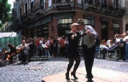 parceiros de tango nas ruas de buenos aires