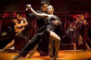 Anfitrin show de tango en Querandi